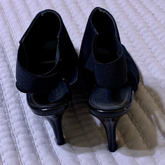 LifeStride Suede High Heel Peep Toe - Picture 4 of 5